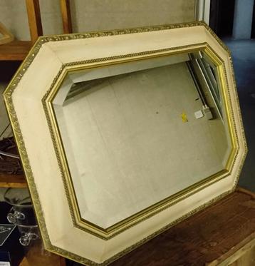 Decoratieve spiegel landelijke stijl met goudkleurige randje beschikbaar voor biedingen