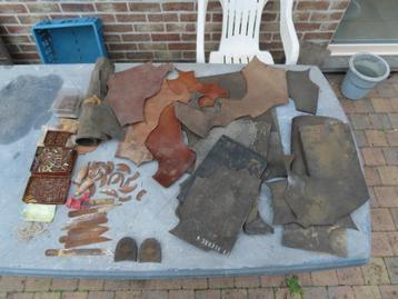 Lot cordonnier caoutchouc, cuir, clous, lames, aiguilles,…. beschikbaar voor biedingen