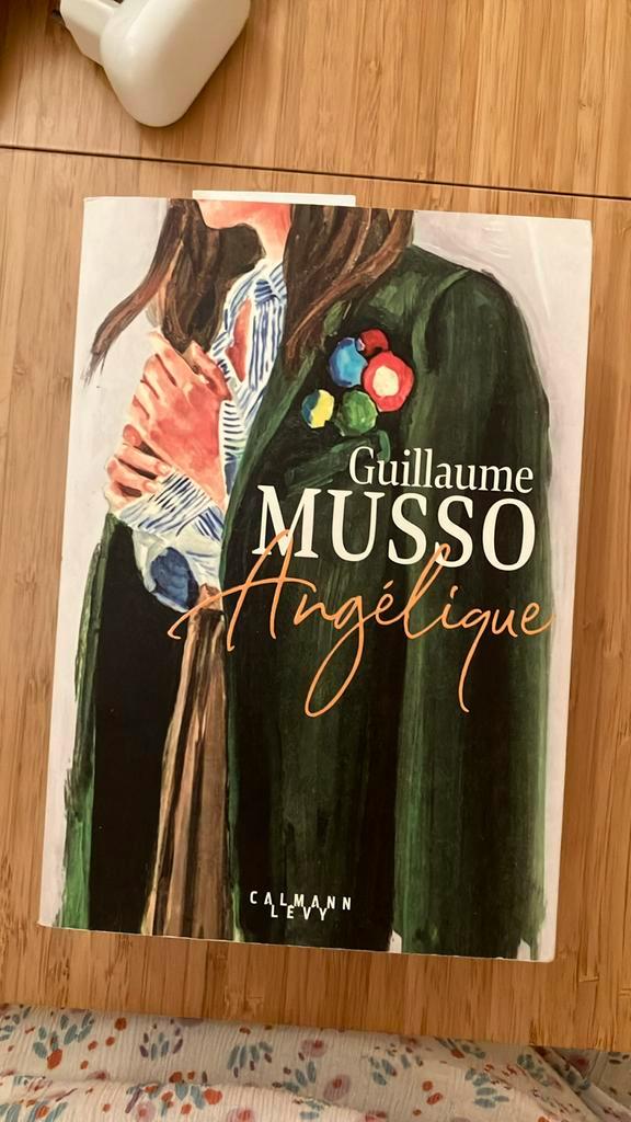 Angélique Guillaume MUSSO COMME NEUF!, Boeken, Romans, Zo goed als nieuw, Ophalen