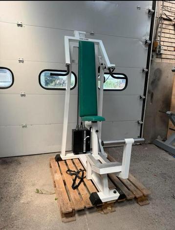 First class incline chestpress / brustpresse / brust beschikbaar voor biedingen