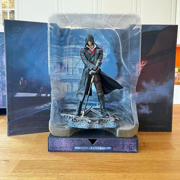 Coffret Collector Assassin’s Creed Charing Cross Édition, Enfants & Bébés, Jouets | Figurines, Utilisé, Enlèvement ou Envoi