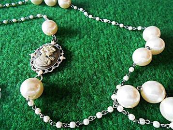 AVON: heel mooie ketting beschikbaar voor biedingen