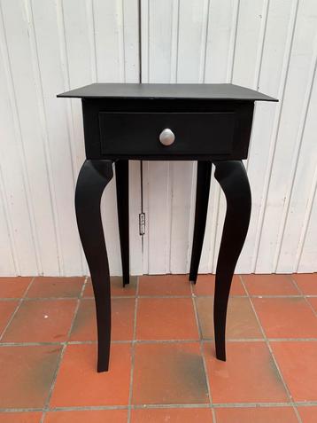 Vintage bijzettafel/nachtkastje beschikbaar voor biedingen