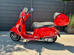 Mooie vespa GTS 300 HPE met +- 6325 km van 2022, Motoren, Motoren | Piaggio, Scooter, 300 cc, Particulier, ABS