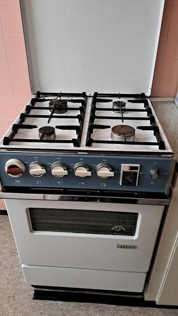 Vintage gasfornuis beschikbaar voor biedingen