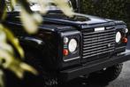 Land Rover Defender 90 TD5 15P FULL BLACK, Auto's, 4x4, Zwart, Dealer onderhouden, SUV of Terreinwagen
