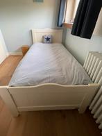 Eenpersoonsbed met bijpassende commode Childwood, Kinderen en Baby's, Kinderkamer | Bedden, Ophalen, Gebruikt, Lattenbodem