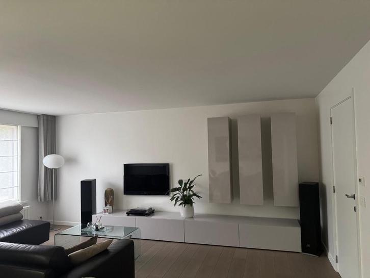 Wandkasten hoogglans lichtgrijs, Huis en Inrichting, Kasten | Wandmeubels, Zo goed als nieuw, Met deur(en), Ophalen