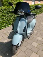 Vespa sprint custom klasse A, Fietsen en Brommers, Ophalen, Zo goed als nieuw