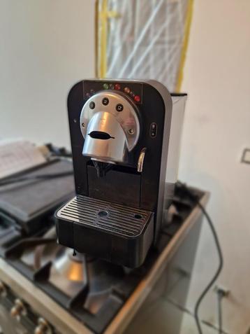  Machine à café Nespresso