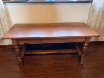 Table de salon en chêne massif beschikbaar voor biedingen