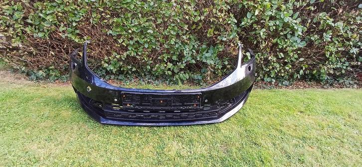 Skoda Octavia III Bumper Voorbumper Facelift 5E0807221N PDC, Auto-onderdelen, Carrosserie, Bumper, Skoda, Voor, Gebruikt, Ophalen of Verzenden