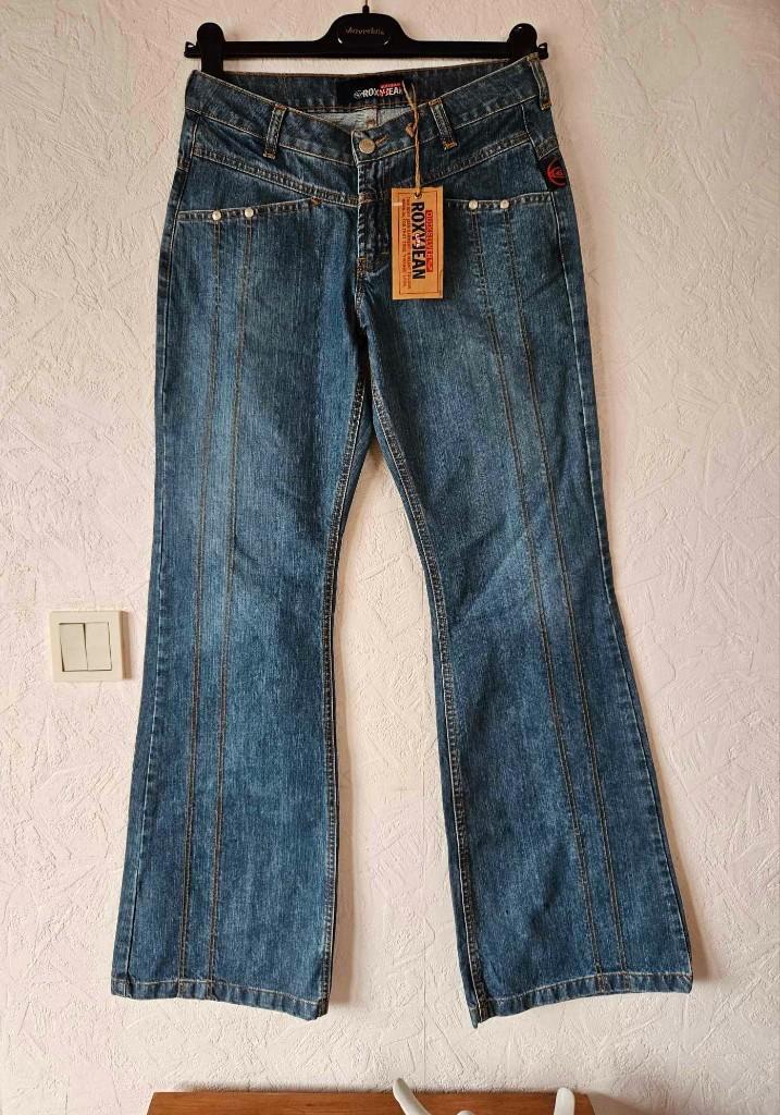 QUIKSILVER jeans évasé dans le bas taille S, Kleding | Dames, Spijkerbroeken en Jeans, Nieuw, W28 - W29 (confectie 36), Ophalen of Verzenden