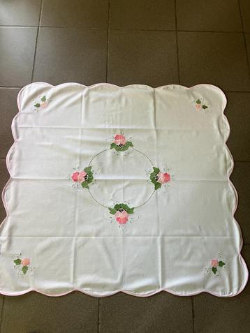 tafelkleed beschikbaar voor biedingen