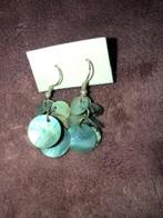 Boucles d'oreilles pendantes nacre turquoise, Bijoux, Sacs & Beauté, Boucles d'oreilles, Comme neuf, Autres matériaux, Pendantes