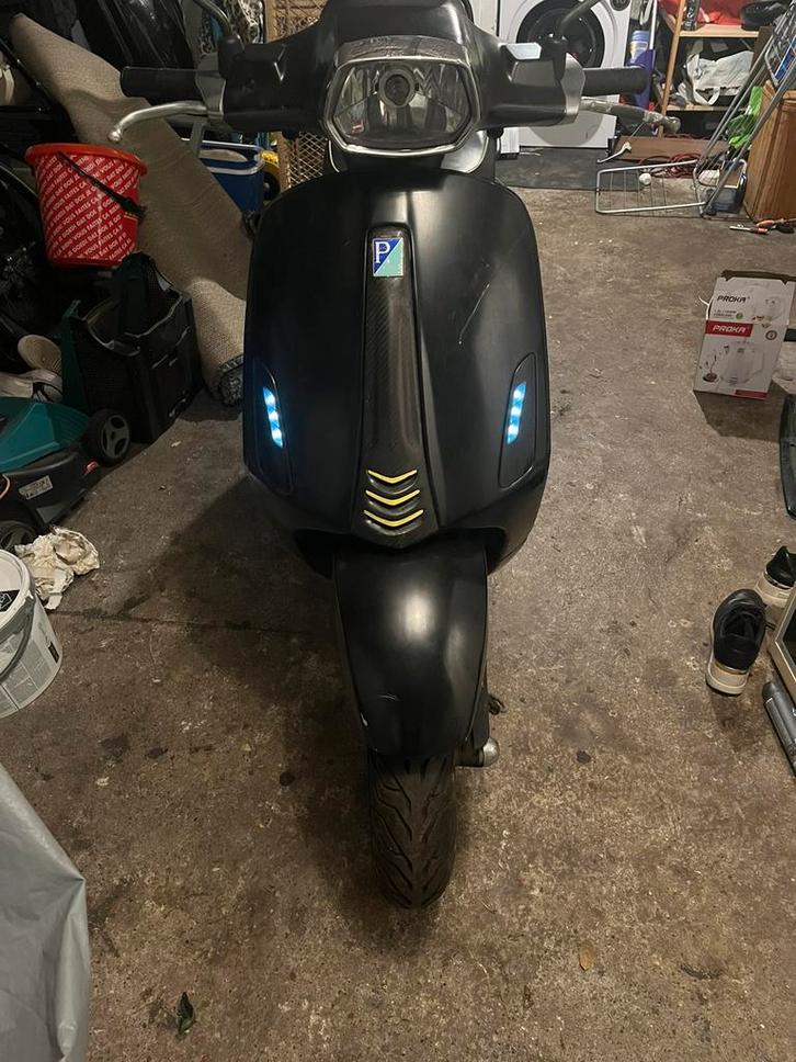 Vespa sprint tekoop, Fietsen en Brommers, Snorfietsen en Snorscooters, Gebruikt, Vespa, Benzine, Ophalen