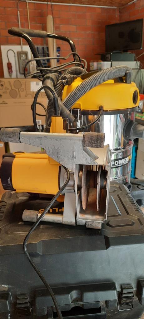 Groeven frees met stofzuiger, Doe-het-zelf en Bouw, Gereedschap | Zaagmachines, Zo goed als nieuw, Ophalen