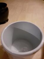 Witte, zwarte en grijze cashpot, Tuin en Terras, Rond, Zo goed als nieuw, Minder dan 40 cm, Aardewerk