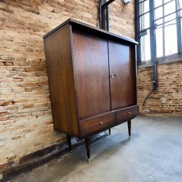 Vintage houten kast / retro buffetkast / cupboard beschikbaar voor biedingen