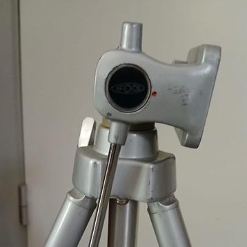Vintage statief tripod beschikbaar voor biedingen