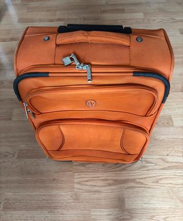Prachtige oranje handbagagekoffer Ghepard 35/55/20 LxHxD beschikbaar voor biedingen