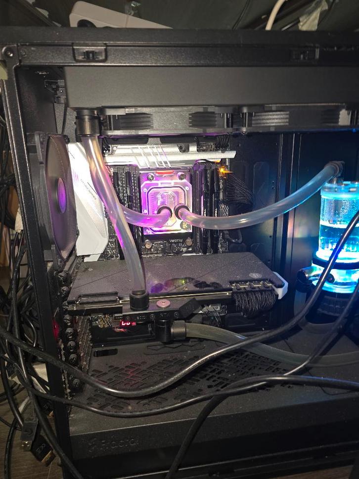 Complete PC setup te koop, Informatique & Logiciels, Ordinateurs de bureau, Utilisé, 4 Ghz ou plus, SSD, 64 GB ou plus, Avec carte vidéo