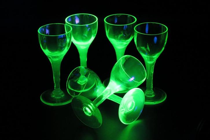 Uranium glas - Doyen - 6 druppelglaasjes, Antiek en Kunst, Antiek | Glaswerk en Kristal, Ophalen of Verzenden