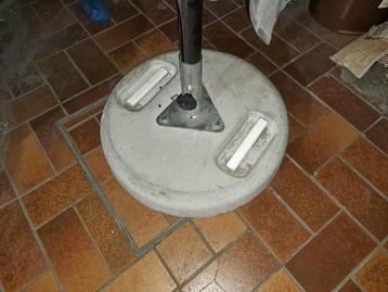 Voet voor parasol van 50kg!Nieuwprijs:159€! beschikbaar voor biedingen
