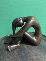 Femme abstraite en bronze nue, Enlèvement ou Envoi, Bronze