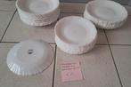 Eetservies Arcopal, wit in heel goede staat, Huis en Inrichting, Keuken | Servies, Ophalen, Overige materialen, Gebruikt, Bord(en)