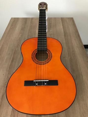 KLASSIEKE GITAAR beschikbaar voor biedingen