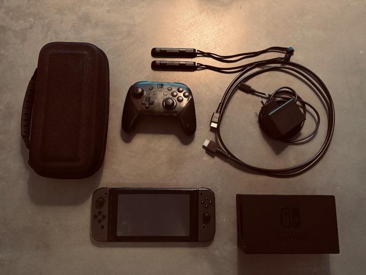 Nintendo switch, Games en Spelcomputers, Spelcomputers | Nintendo Switch, Gebruikt, Switch Original, Met 2 controllers, Ophalen