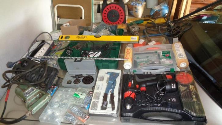 OUTILLAGE DIVERS, Doe-het-zelf en Bouw, Gereedschap | Handgereedschap, Ophalen