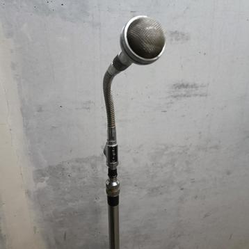 Micro Bouyer avec son pied en fonte 1960 Vintage, Enlèvement, Utilisé, Pied, Micro