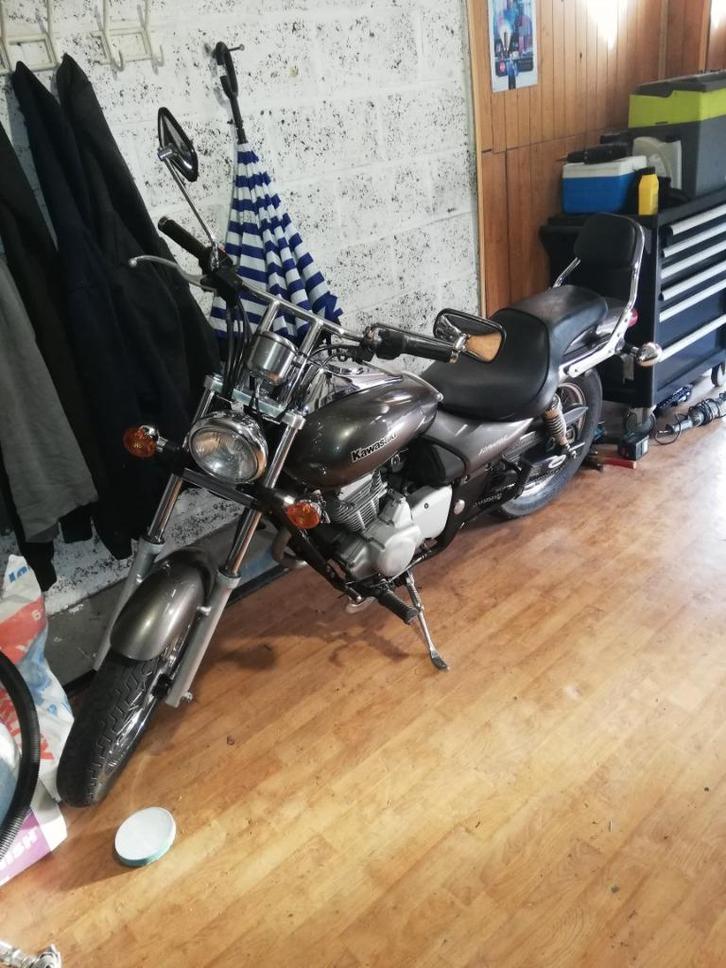 Kawasaki moto 125cc etat neuf pe servi ke pour cette semaine, Motoren, Motoren | Kawasaki, Bedrijf, ABS, Sportuitlaat, Ophalen