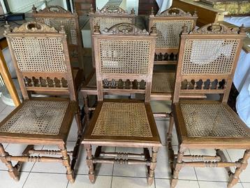 6 antieke houten stoelen beschikbaar voor biedingen