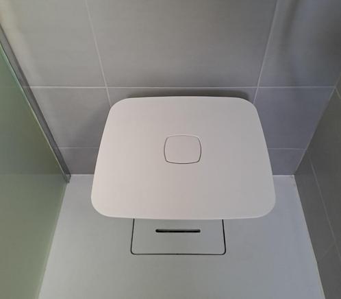 Opklapbaar douchezitje - Wandmodel - Merk INDA, Doe-het-zelf en Bouw, Sanitair, Zo goed als nieuw, Overige typen, Ophalen