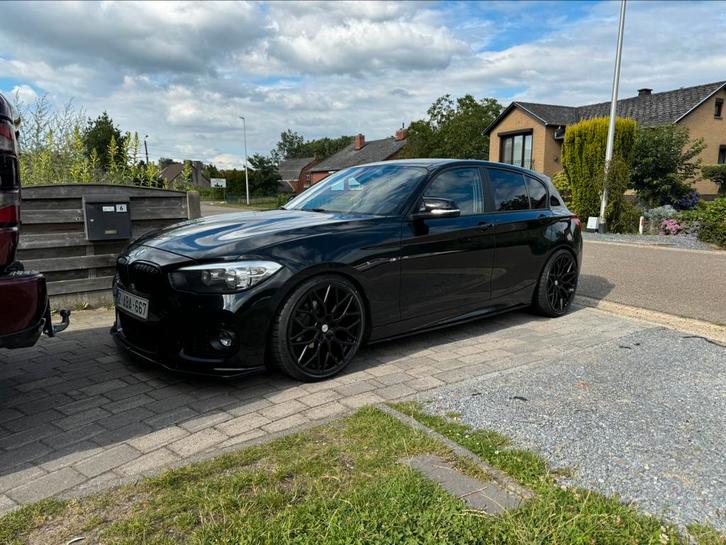 DIKKE BMW M116d MAXTON VOSSEN verlaagd 19 inch M140i, Auto's, BMW, Bedrijf, 1 Reeks, ABS, Airbags, Airconditioning, Alarm, Bluetooth