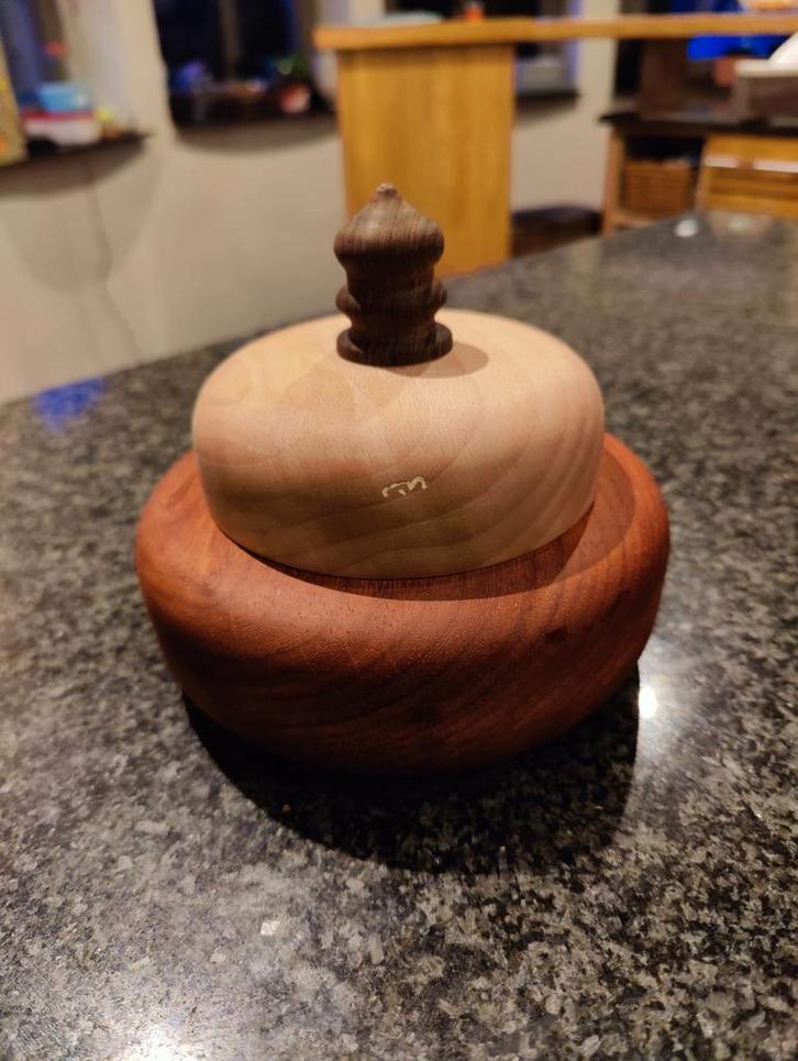 Handgedraaide Pot met Deksel en Greep, Huis en Inrichting, Keuken | Tupperware, Zo goed als nieuw, Overige typen, Ophalen