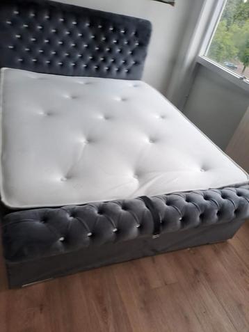 Nieuwe bedden en matrassen - 140x200, 160x200, 180x200 cmNie beschikbaar voor biedingen