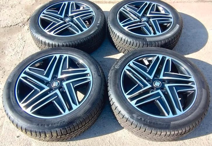 Seat tarraco vw tiguan winterset origeneel 19 inch, Auto-onderdelen, Banden en Velgen, Banden en Velgen, Winterbanden, Ophalen