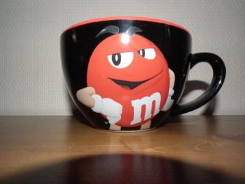 M&M's grote beker (zwarte en rode kleuren) H: 8,5/D:12,5 cm beschikbaar voor biedingen