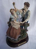 splendide sur socle Meerchi  très bonne état , les amoureux, Enlèvement ou Envoi, Utilisé, Humain