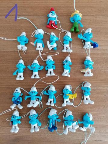 Zeer mooie 22 kleine smurfen, 4 grotere smurfen. Prijs foto beschikbaar voor biedingen