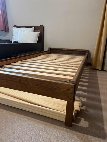 Bedframe voor 1-persoonsbed van 90x200cm beschikbaar voor biedingen