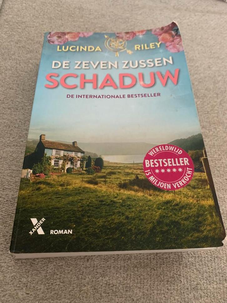 Lucinda Riley - Schaduw, Boeken, Literatuur, Zo goed als nieuw, Ophalen of Verzenden