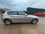 BMW 1 SERIE ✅116iA AUTOMAAT BENZINE CAMERA, Auto's, 5 deurs, Electronic Stability Program (ESP), Velours, 120 g/km