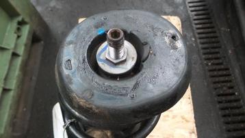 Schokdemperpoot rechts-voor van een Peugeot 207 beschikbaar voor biedingen