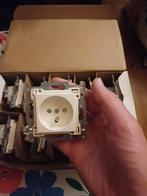 10x Niko Original White Stopcontacten - nieuw, Enlèvement ou Envoi, Neuf, Interrupteur