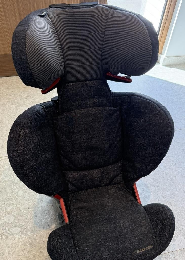 Maxi-Cosi RodiFix Nomad Black + Seat Protector, Ophalen, 15 t/m 36 kg, Verstelbare rugleuning, Zo goed als nieuw